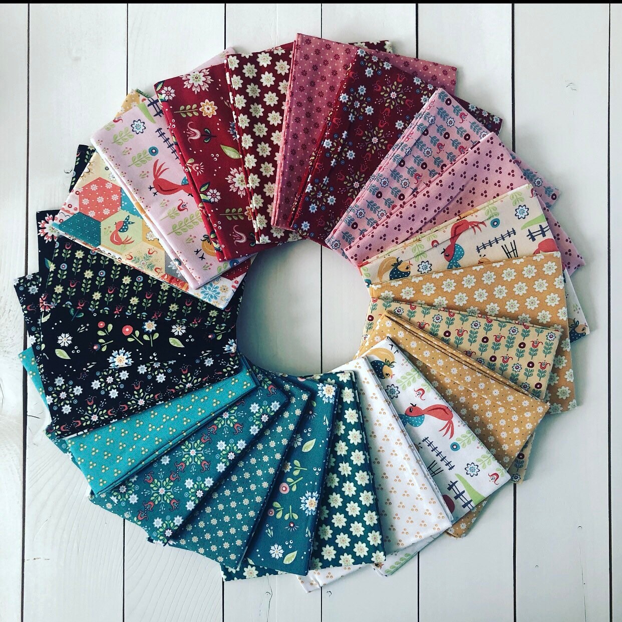 Chick A Doodle Doo Fat Quarter Bundle - 22 Fat Quarters - Poppie Cotton - Vintage Chic Fabric